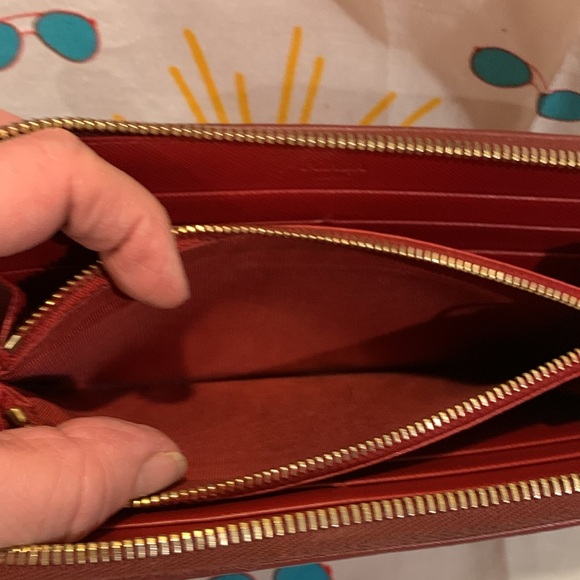 Beautiful Prada wallet two tone reds light sparkles - Picture 9 of 14